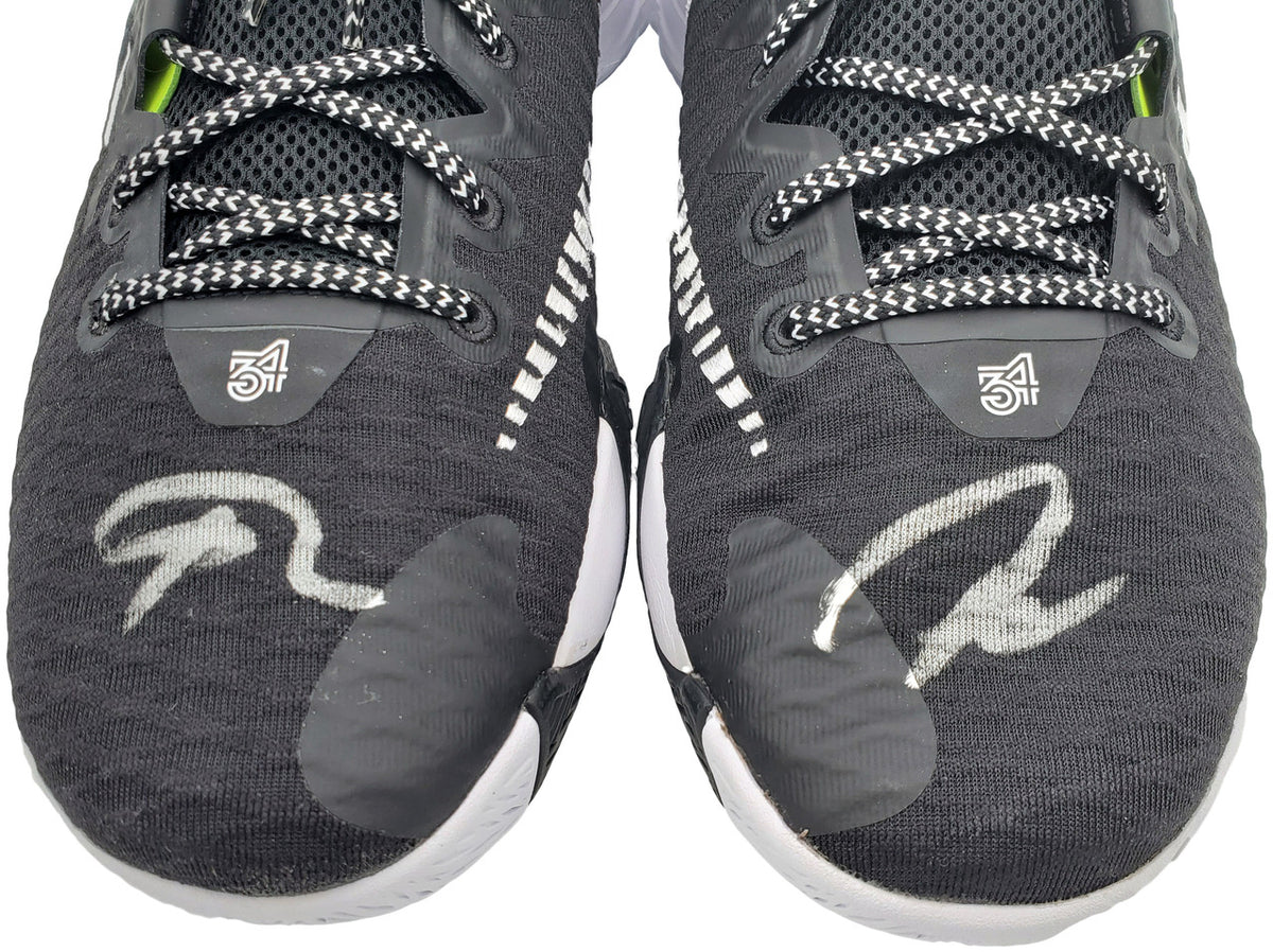 Giannis Antetokounmpo Autographed Black Nike Immortality Shoes Miami Heat Size 17 Pair Beckett BAS QR Stock #197438