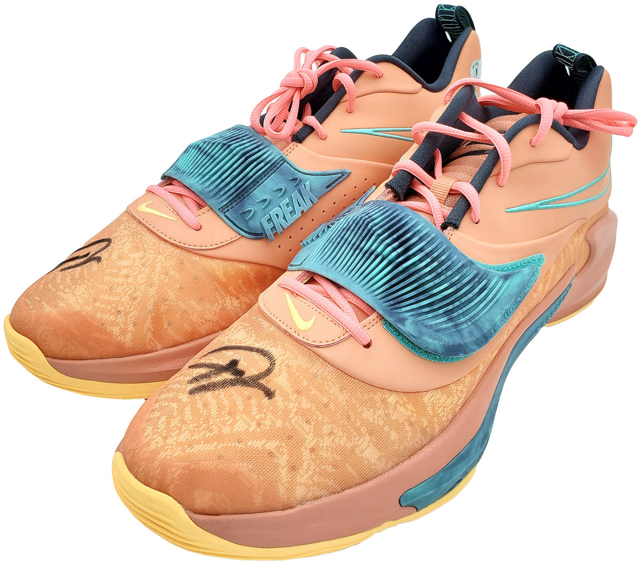 Giannis Antetokounmpo Autographed Crimson Nike Zoom Freak Shoes Bucks Size 16 Pair Beckett BAS QR Stock #197440