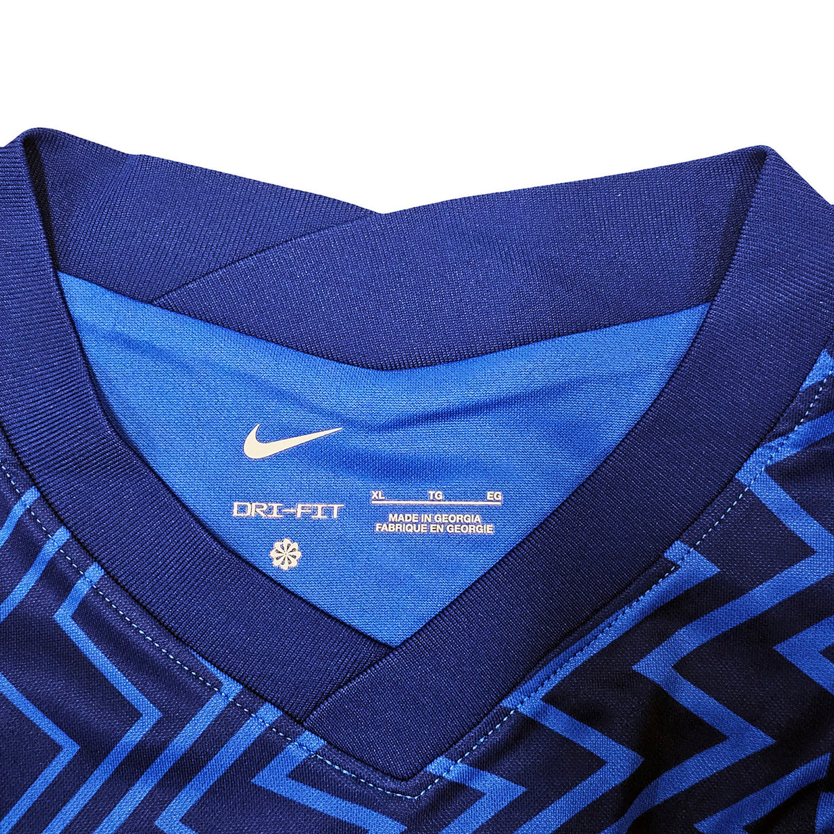 Chelsea F.C. Mason Mount Autographed Blue Nike Jersey Size XL in Silver Beckett BAS Stock #196484
