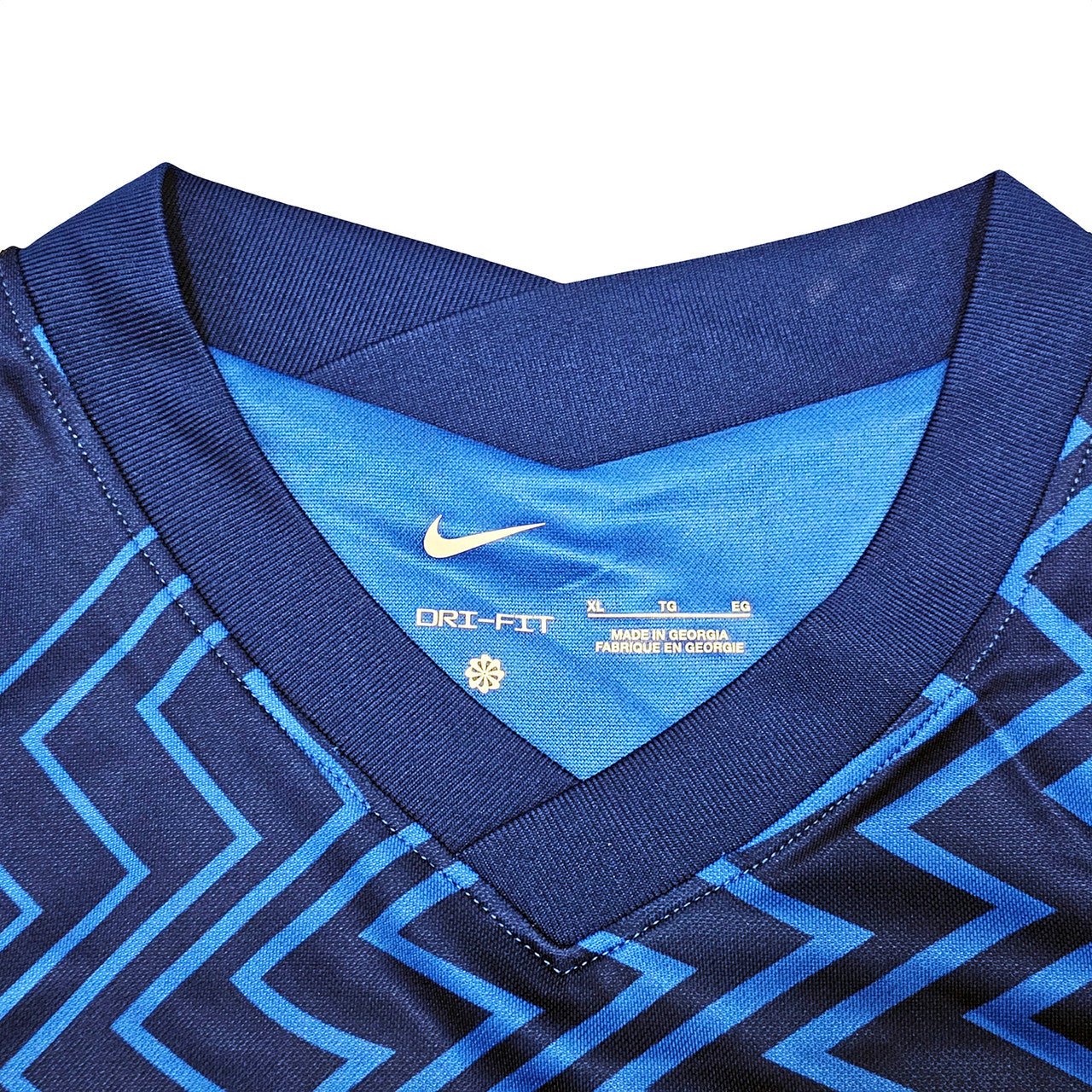 Chelsea F.C. Mason Mount Autographed Blue Nike Jersey Size XL in Gold Beckett BAS Stock #196482