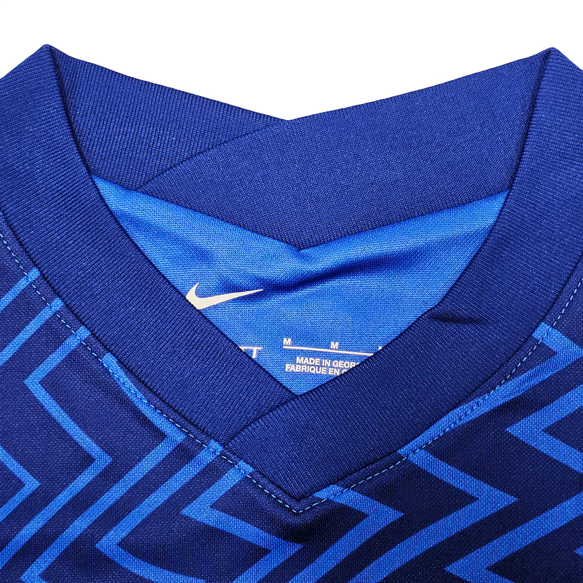 Chelsea F.C. Mason Mount Autographed Blue Nike Jersey Size M in Gold Beckett BAS Stock #196481