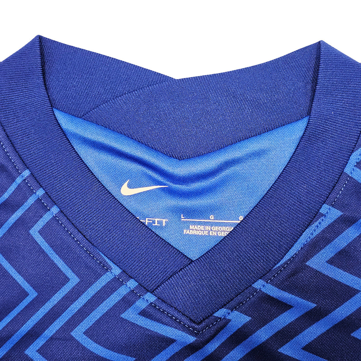 Chelsea F.C. Mason Mount Autographed Blue Nike Jersey Size L in Gold Beckett BAS Stock #196475