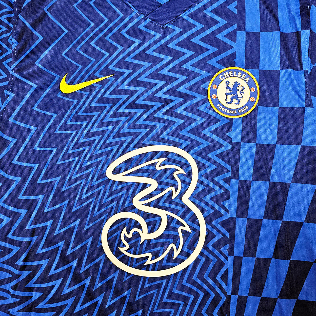 Chelsea F.C. Mason Mount Autographed Blue Nike Jersey Size L in Silver Beckett BAS Stock #196474