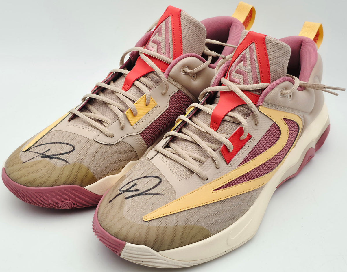 Giannis Antetokounmpo Autographed 2022 Player Exclusive (PE) Promo Baylor White Nike Zoom Freak 4 NCAA Shoes Size 16 (With Box) Beckett BAS Witness #3W396923 & #3W396924