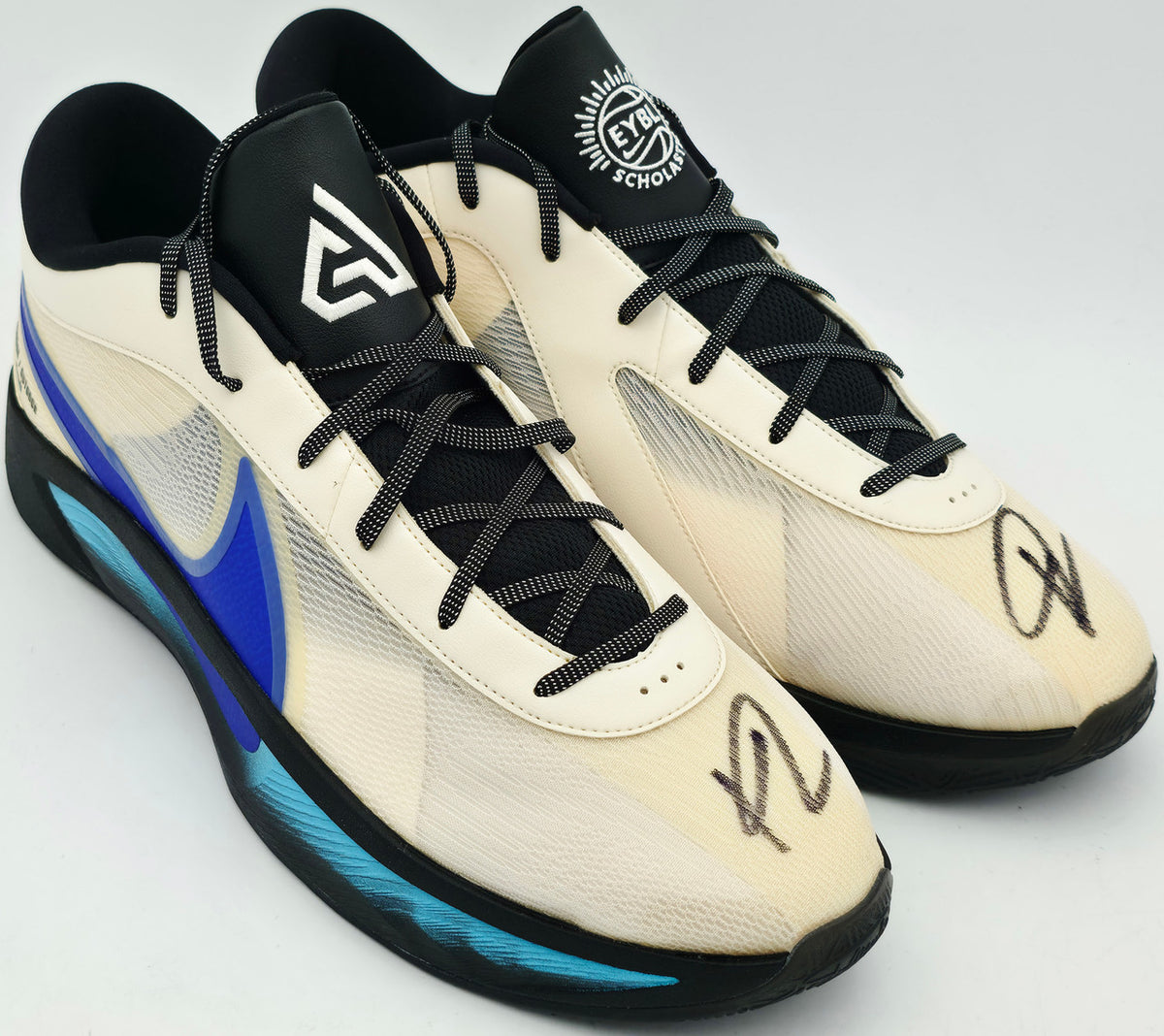 Giannis Antetokounmpo Autographed 2023 Player Exclusive (PE) Promo Nike Immortality 3 Shoes Bucks Size 17 (No Box) Beckett BAS Witness #3W395057