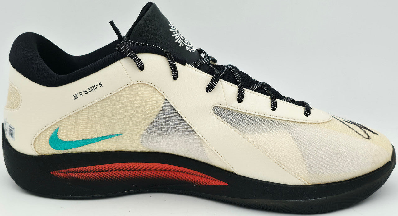 Giannis Antetokounmpo Autographed 2023 Player Exclusive (PE) Promo Nike Immortality 3 Shoes Bucks Size 17 (No Box) Beckett BAS Witness #3W395057