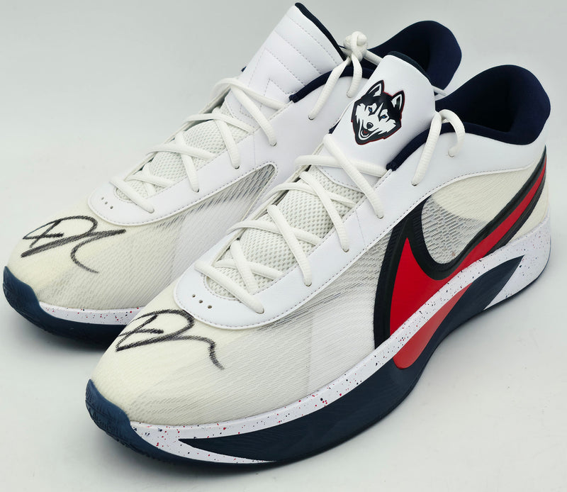 Giannis Antetokounmpo Autographed 2021 Player Exclusive (PE) Promo Black Nike Zoom Freak 2 NRG Shoes Bucks Size 17 Beckett BAS Witness Stock #252607
