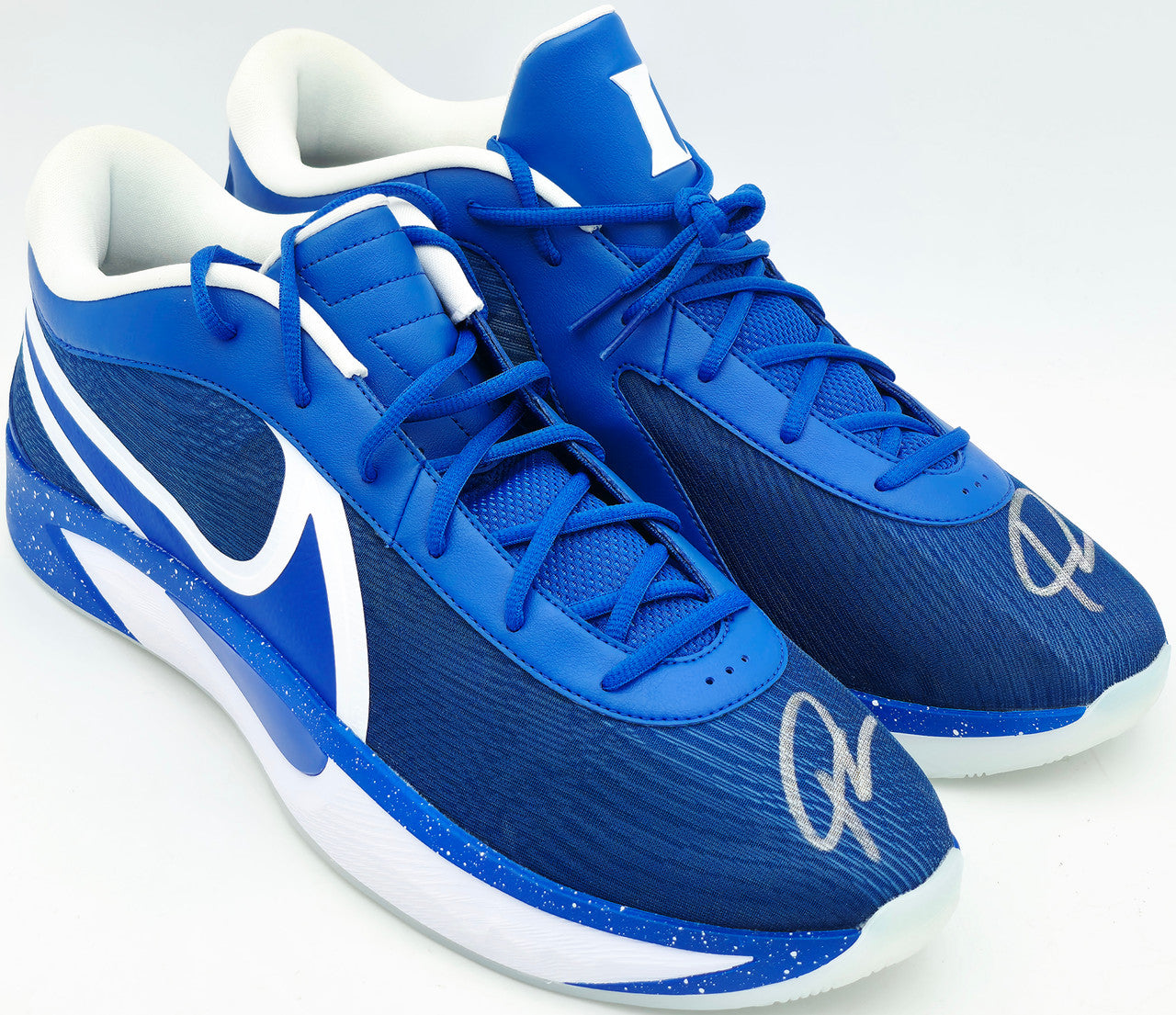 Giannis Antetokounmpo Autographed 2021 Player Exclusive (PE) Promo Nike Zoom Freak 2 Shoes Bucks Size 17 Beckett BAS Witness Stock #252602