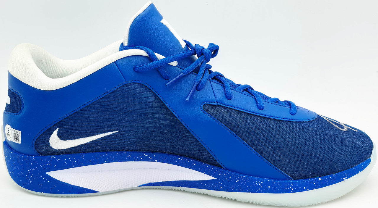 Giannis Antetokounmpo Autographed 2021 Player Exclusive (PE) Promo Nike Zoom Freak 2 Shoes Bucks Size 17 Beckett BAS Witness Stock #252602