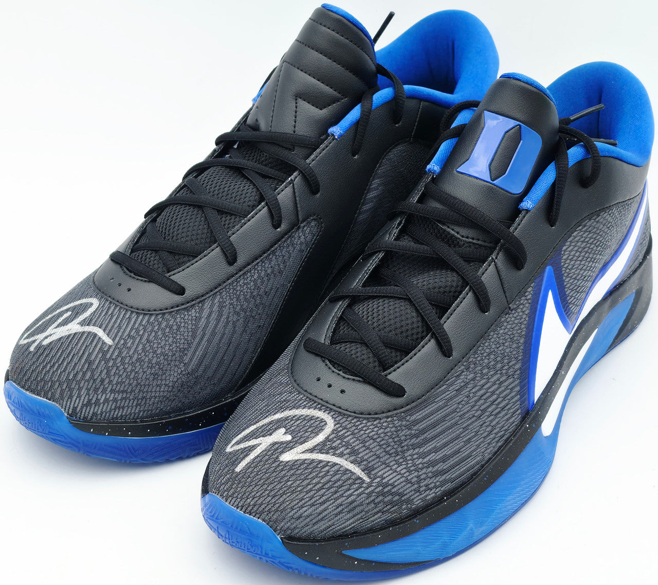 Giannis Antetokounmpo Autographed 2022 Player Exclusive (PE) Promo Royal Blue Nike Zoom Freak 4 NCAA Shoes Size 16 Beckett BAS Witness #3W396586 & #3W396587