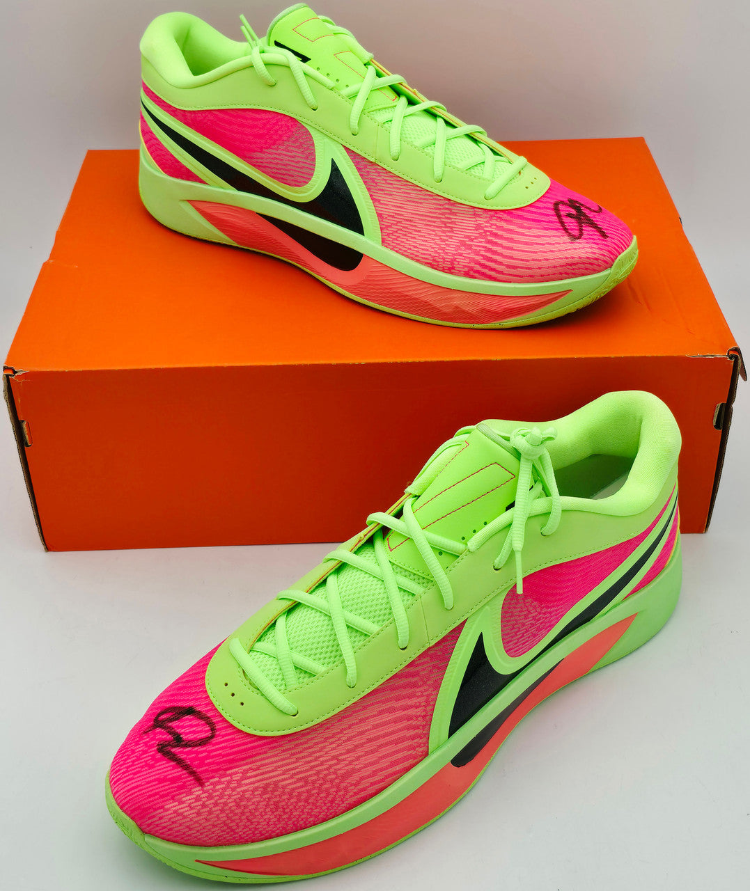 Giannis Antetokounmpo Autographed 2024 Player Exclusive (PE) Promo Oregon Black Nike Zoom Freak 6 NCAA Shoes Size 17 (No Box) Beckett BAS Witness #3W395039 & #3W395040