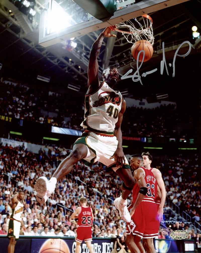 Shawn Kemp Autographed 8x10 Photo Seattle Supersonics Slam Dunk vs. Chicago Bulls MCS Holo Stock #202440