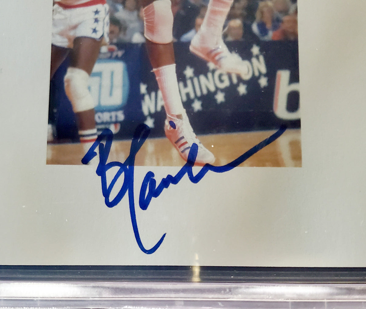 Bob Lanier Autographed 8.5x11 Photo Sheet Detroit Pistons Beckett BAS Stock #196071