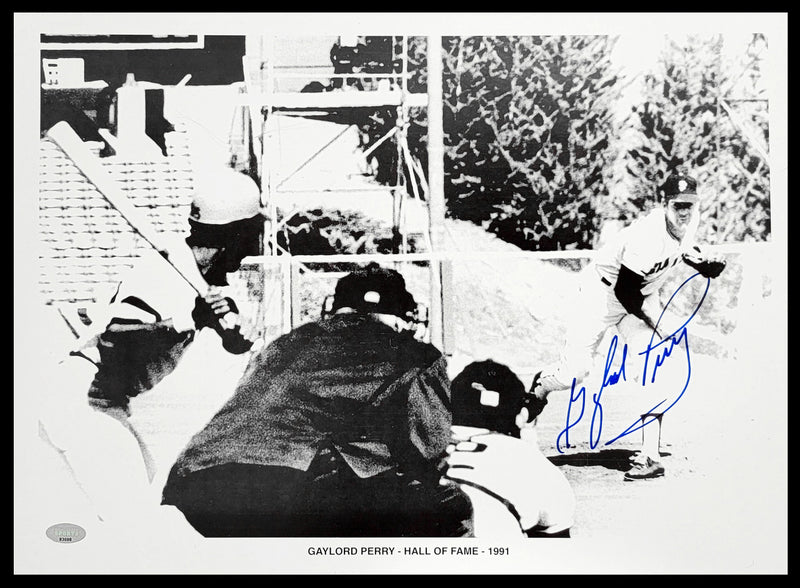 Gaylord Perry Autographed 11x15 Photo San Francisco Giants MCS Holo Stock #209011