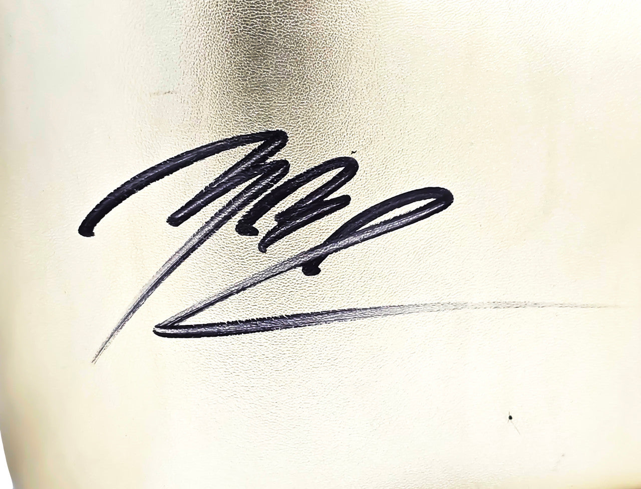 Michael B. Jordan Autographed Gold Reyes Boxing Glove Left Handed LH Beckett BAS Witness Stock #220638