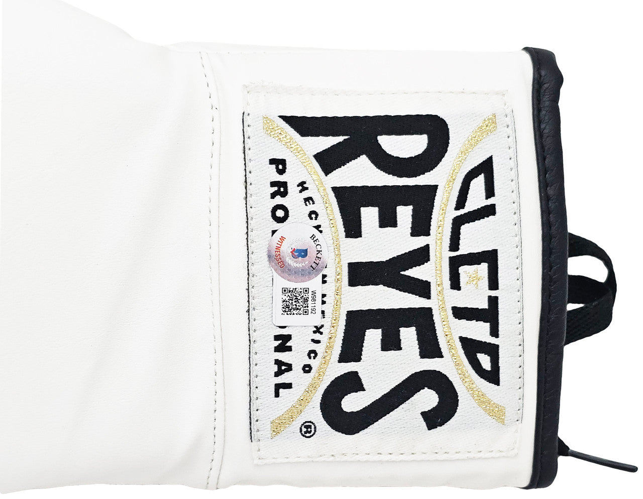 Michael B. Jordan Autographed White Reyes Boxing Glove Left Handed LH Beckett BAS Witness Stock #220643