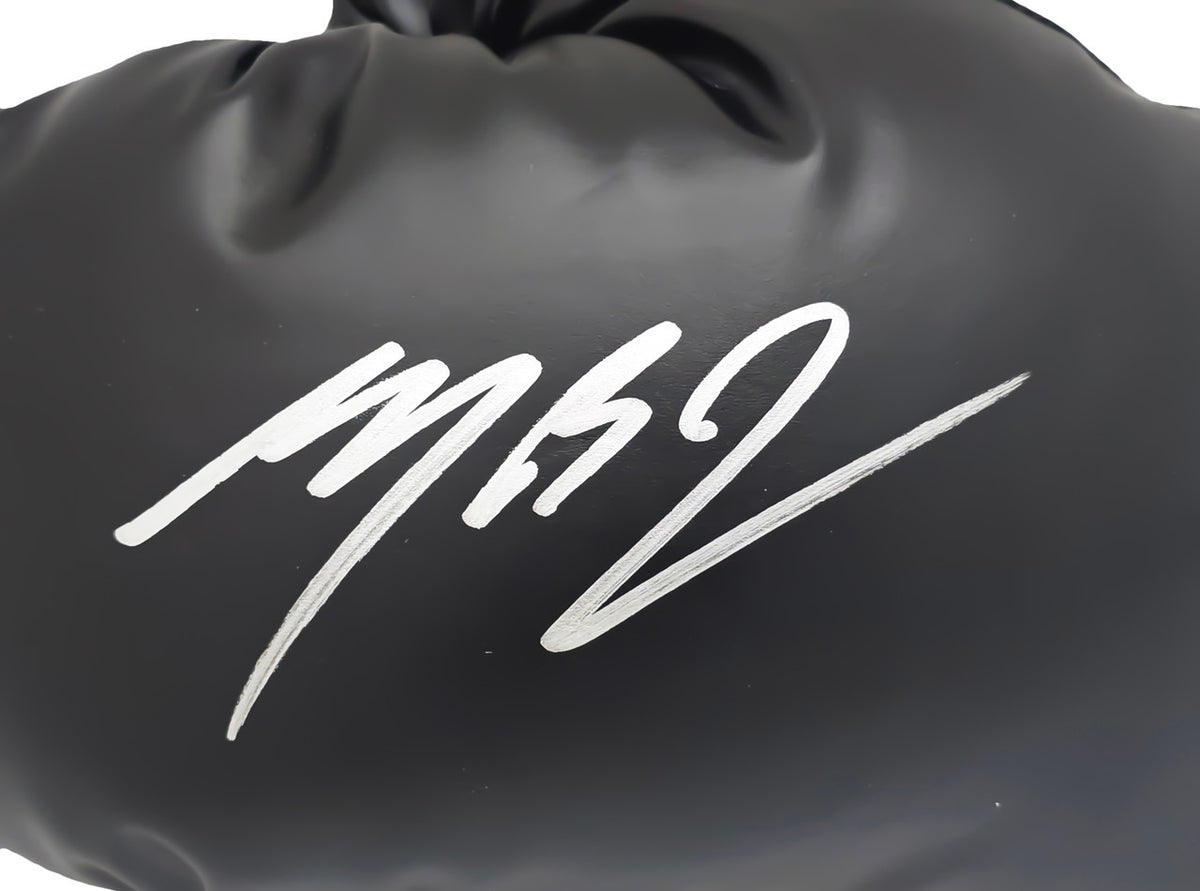 Michael B. Jordan Autographed Black Everlast Boxing Glove Left Handed LH Beckett BAS Witness Stock #220645