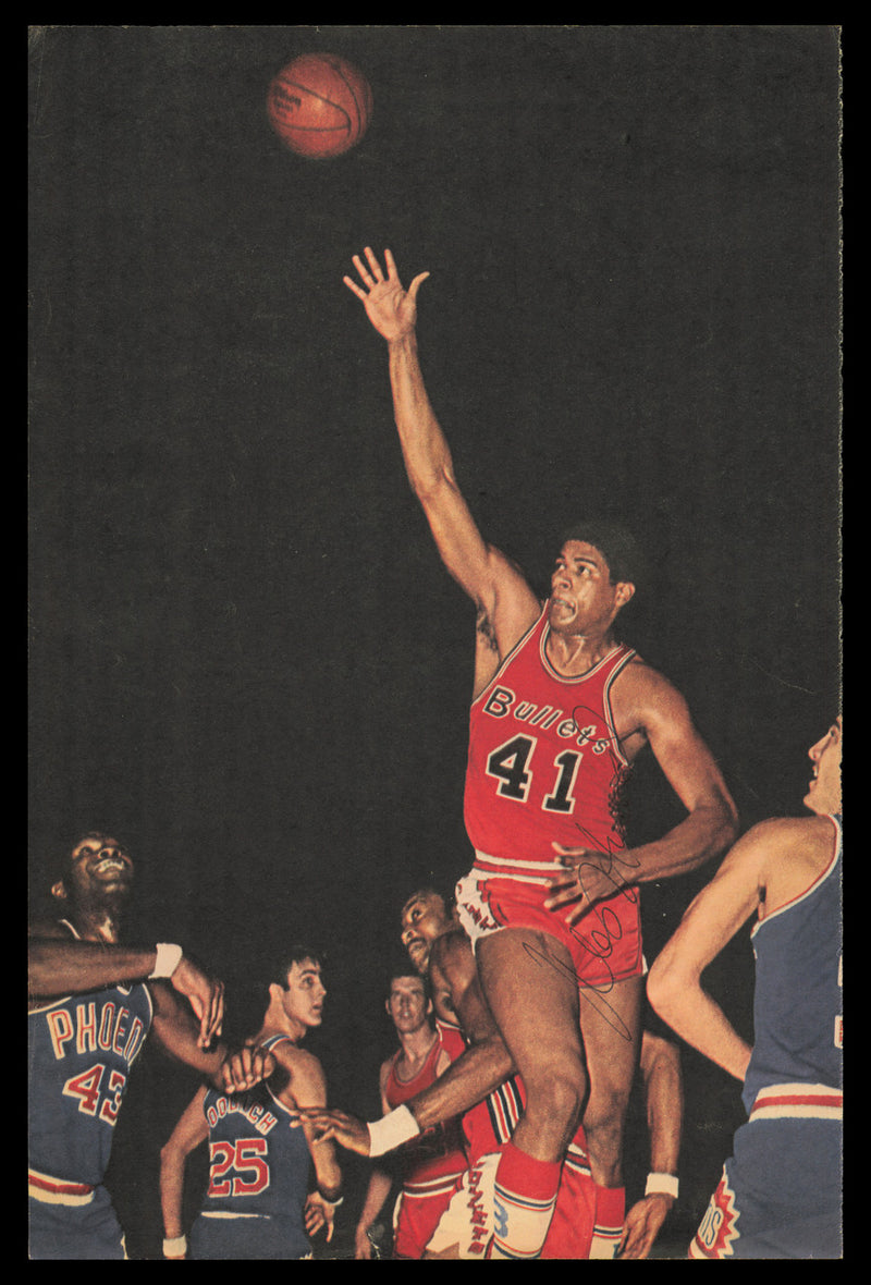 Wes Unseld Autographed 7x11 Magazine Photo Washington Bullets SKU #237868