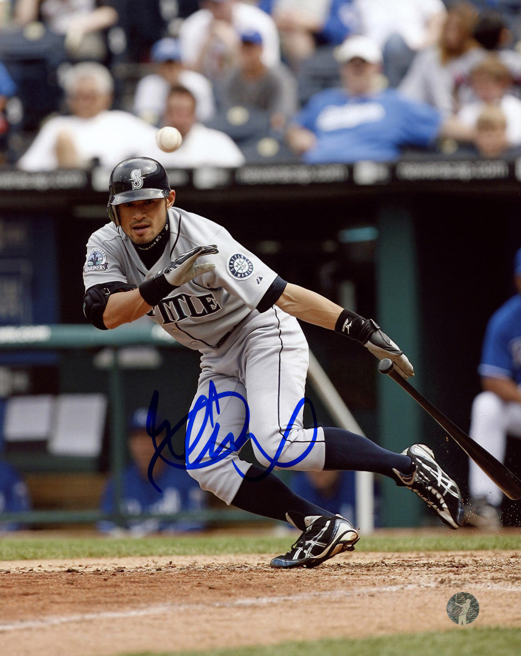 Ichiro Suzuki Autographed 8x10 Photo Seattle Mariners Hitting IS Holo Stock #239709