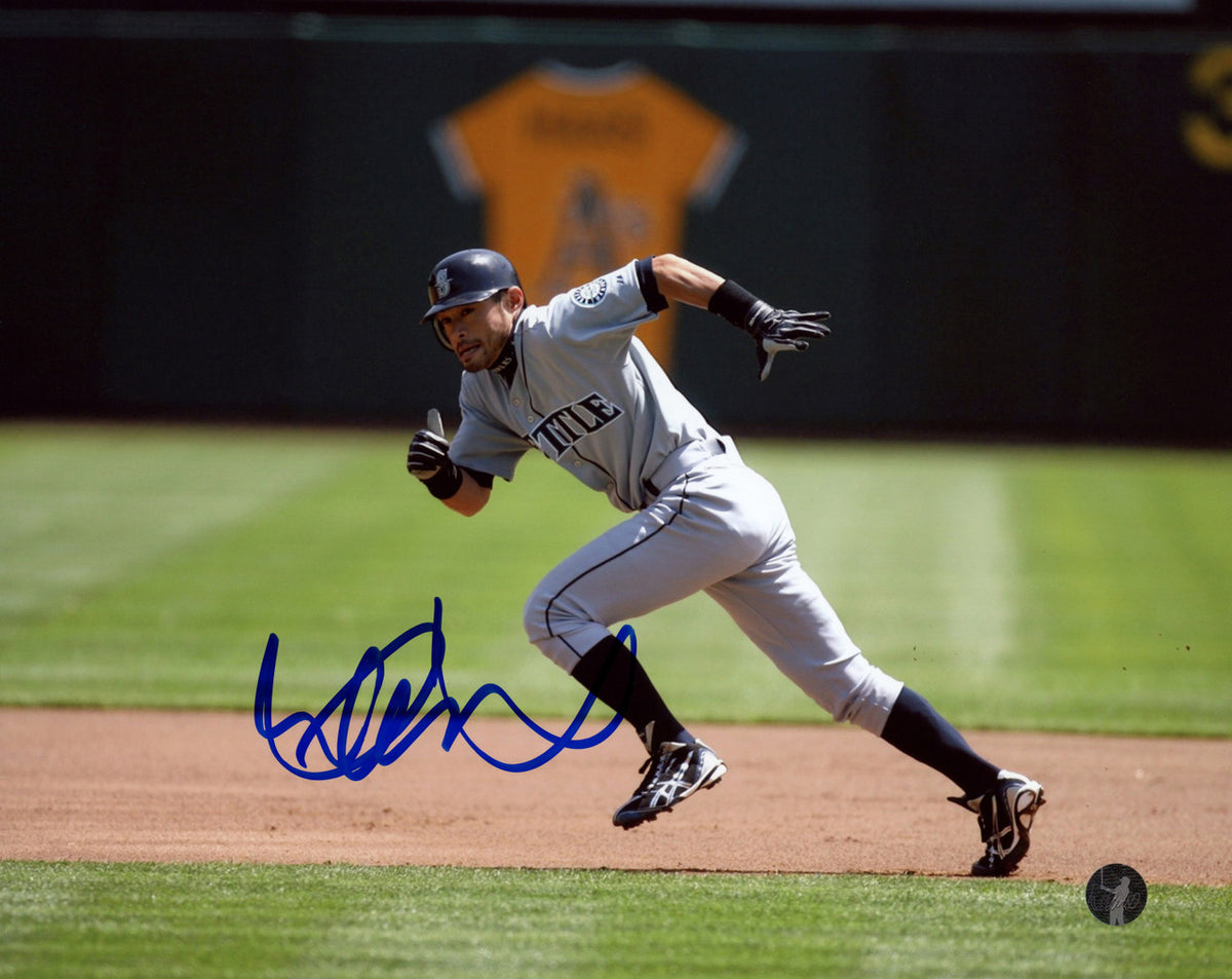 Ichiro Suzuki Autographed 8x10 Photo Seattle Mariners Running IS Holo Stock #239719