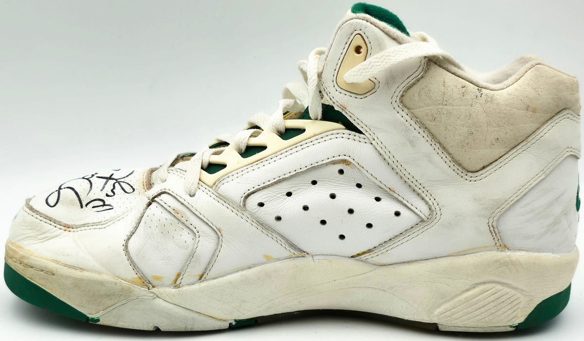 Gary Payton Autographed White Game Used Nike Shoes Seattle Supersonics Size 13 Beckett BAS QR #BR84871 & BR84872