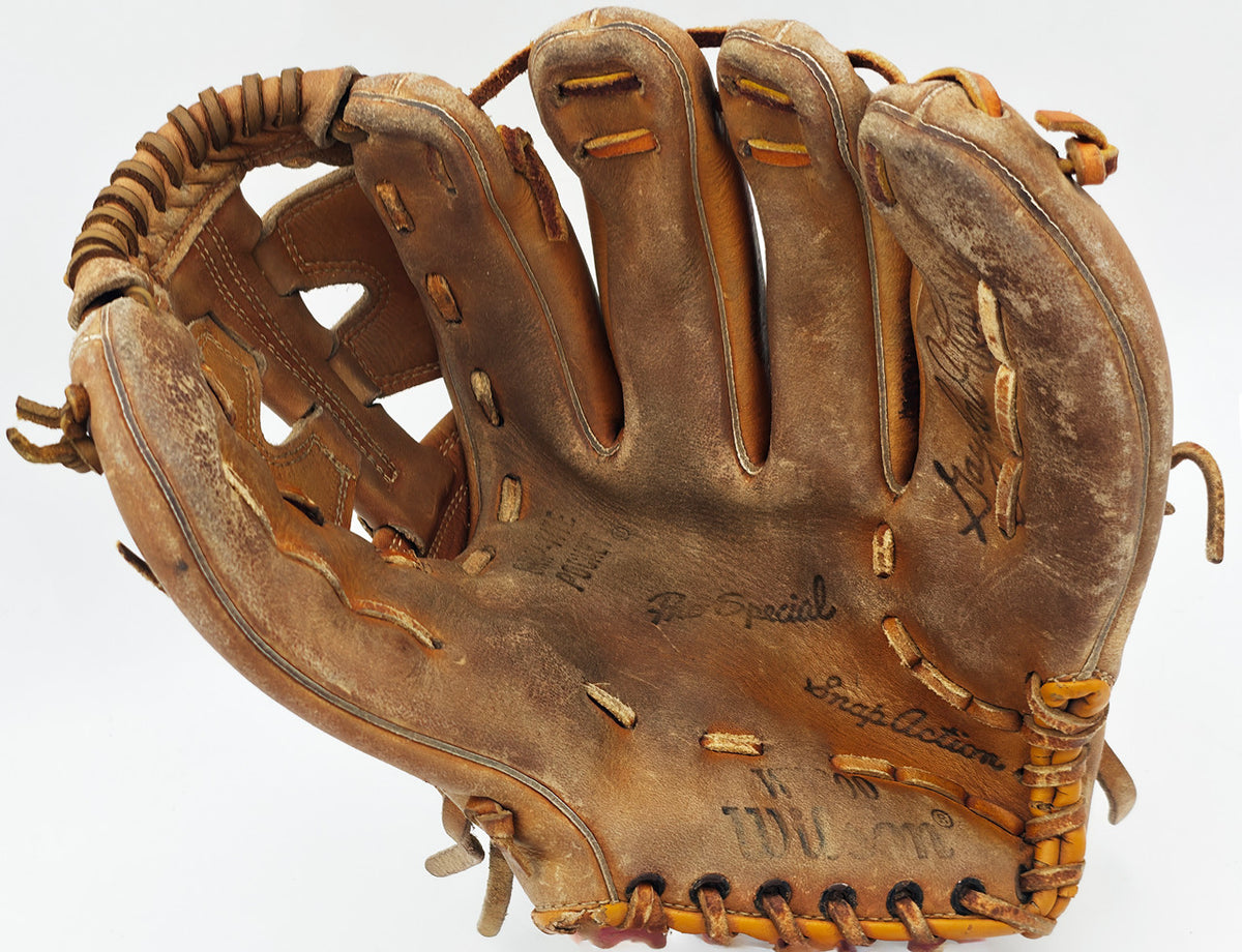 Gaylord Perry Autographed Wilson Player Model Baseball Glove Cleveland Indians "HOF 91" Beckett BAS QR #BK65799