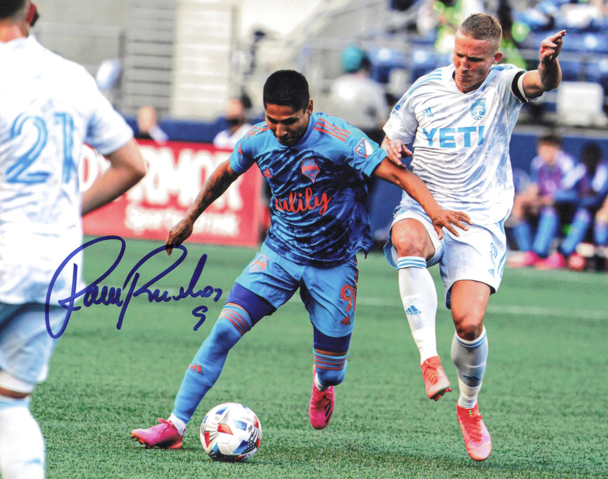 Raul Ruidiaz Autographed 8x10 Photo Seattle Sounders SKU #244076