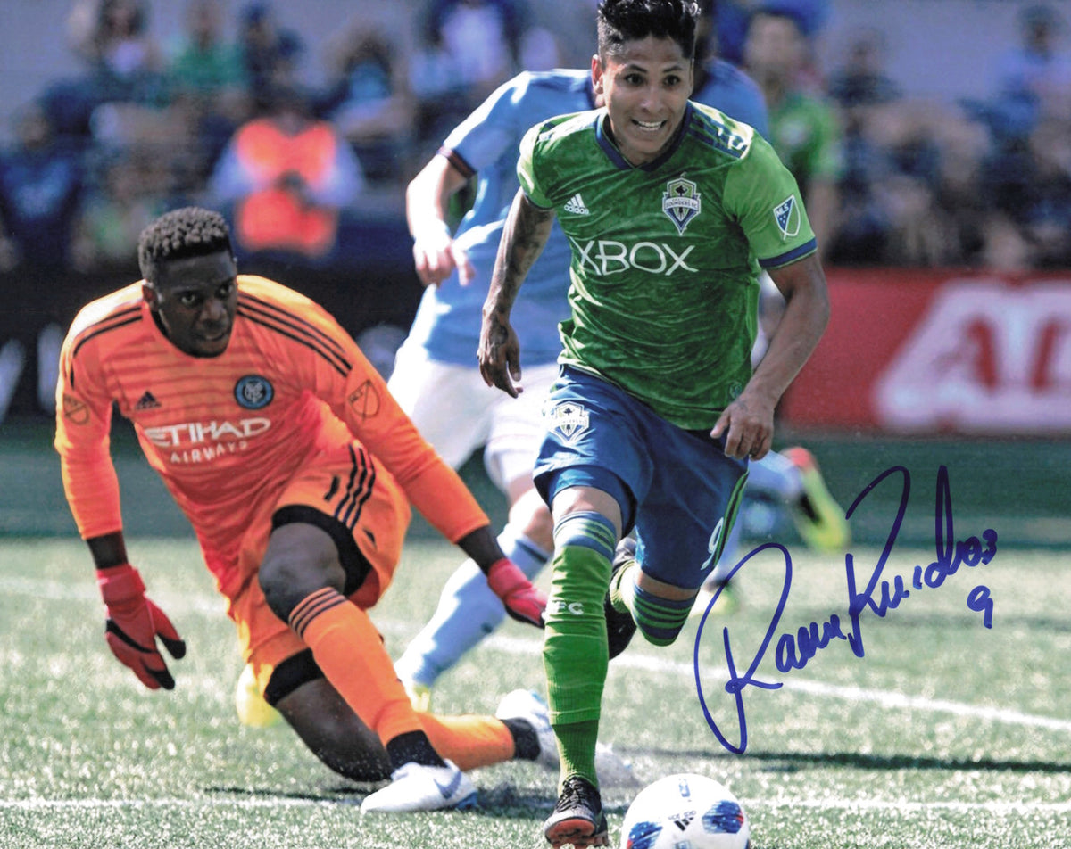 Raul Ruidiaz Autographed 8x10 Photo Seattle Sounders SKU #244092