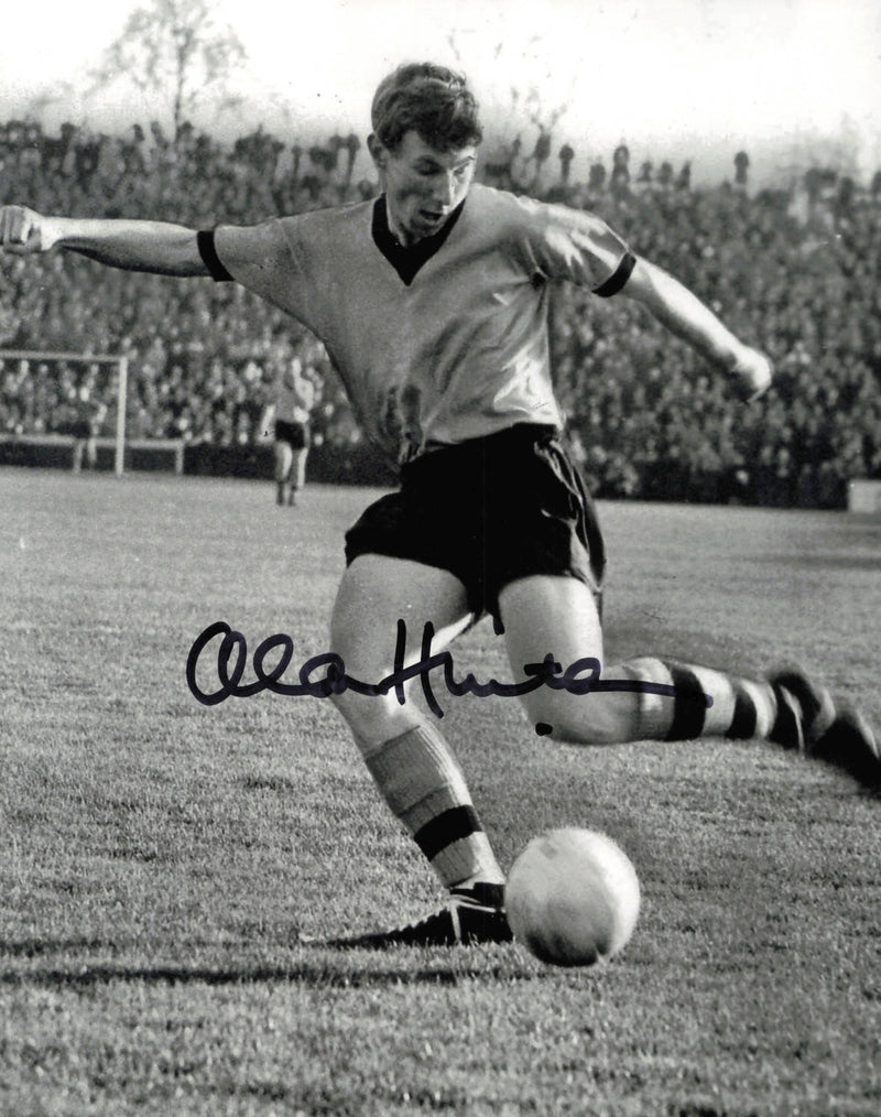Alan Hinton Autographed 8x10 Photo England National Football Team SKU #244197