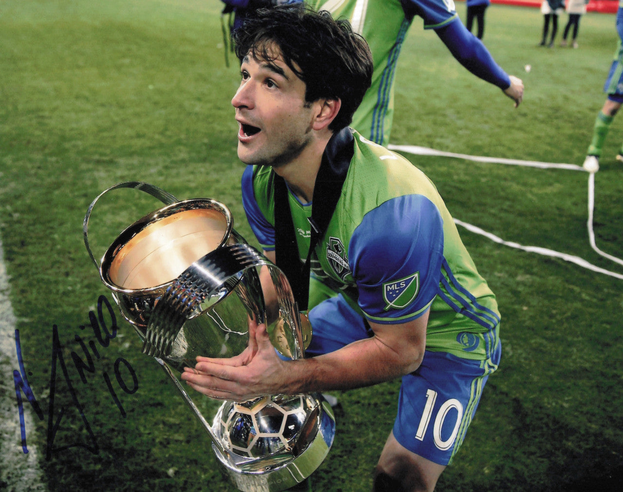 Nicolas Nico Lodeiro Autographed 8x10 Photo Seattle Sounders SKU #244317