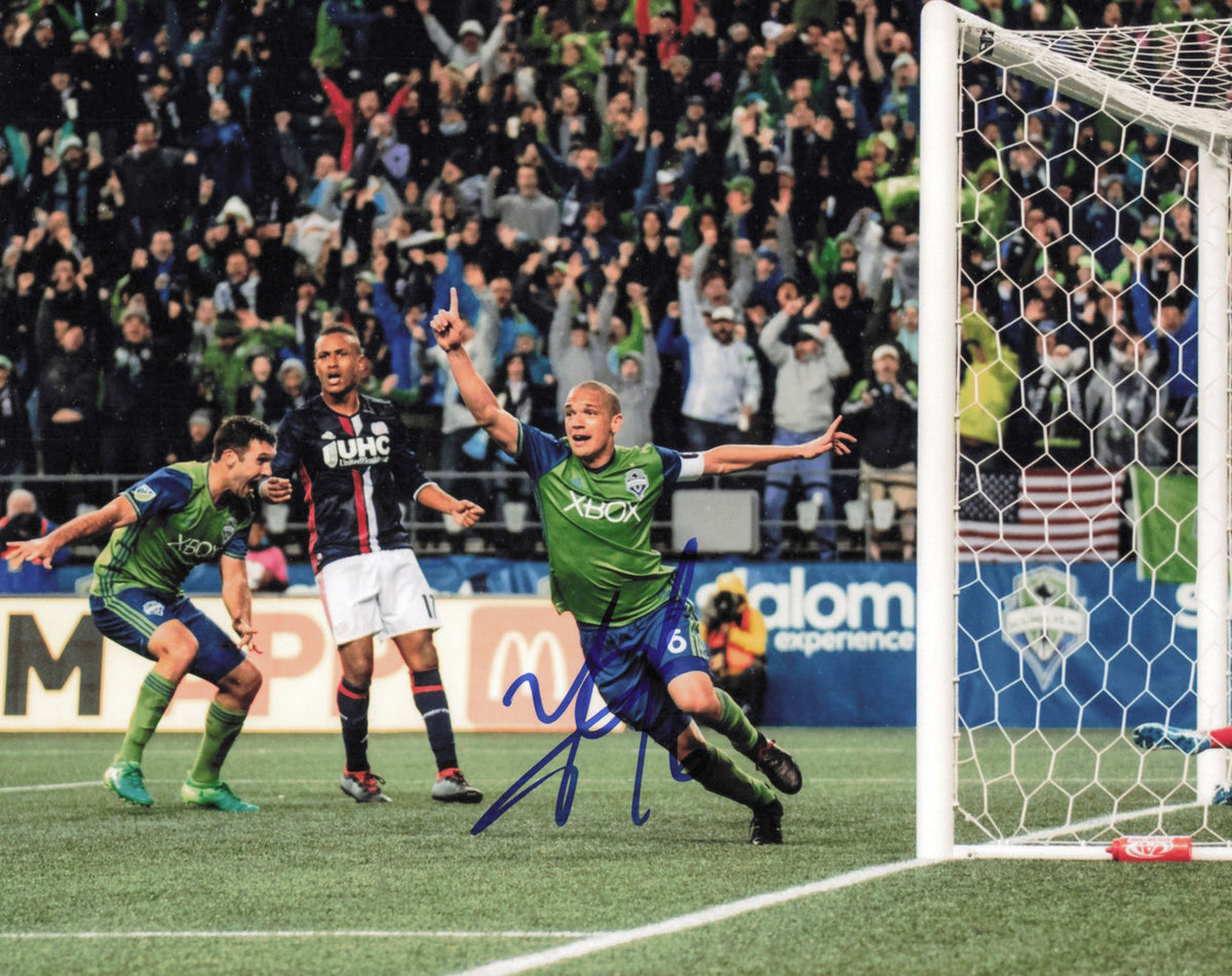 Osvaldo Alonso Autographed 8x10 Photo Seattle Sounders SKU #244374