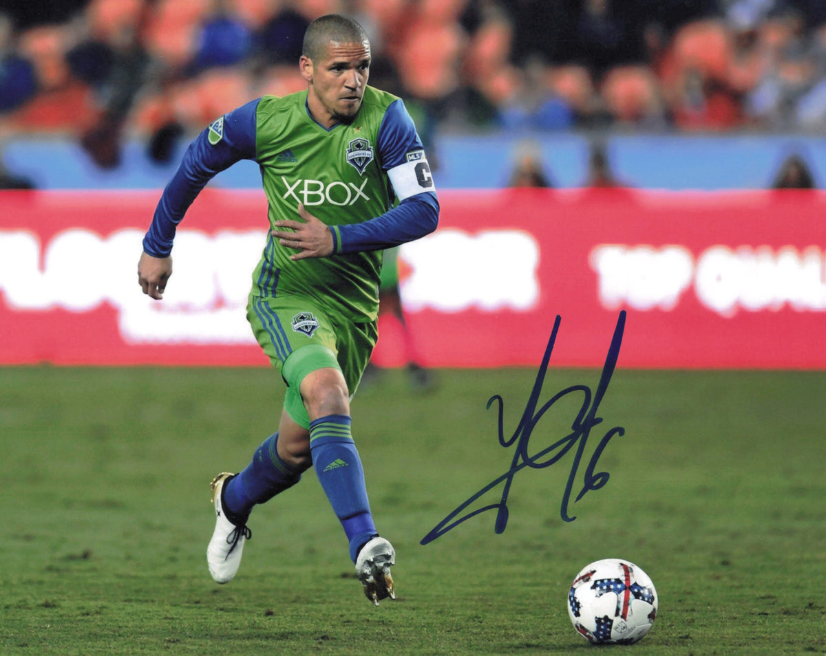 Osvaldo Alonso Autographed 8x10 Photo Seattle Sounders SKU #244377