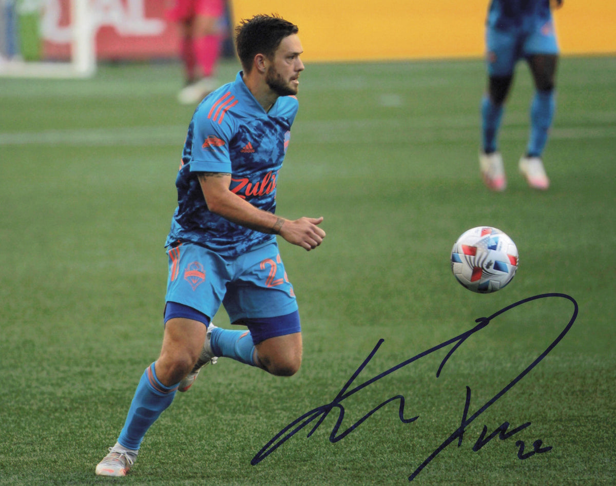 Kelyn Rowe Autographed 8x10 Photo Seattle Sounders SKU #244405
