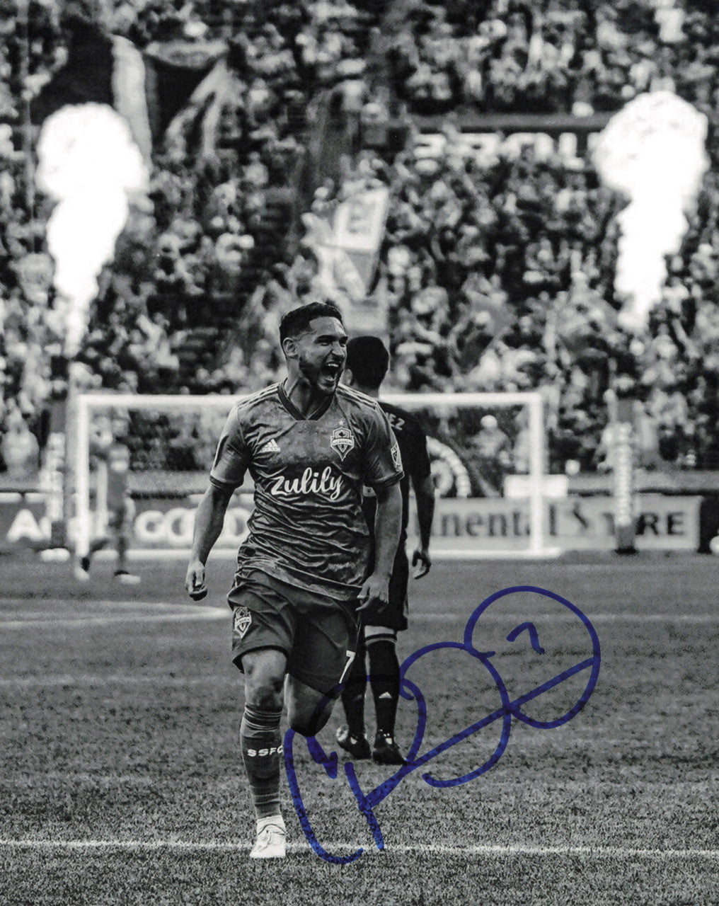 Cristian Roldan Autographed 8x10 Photo Seattle Sounders SKU #244453