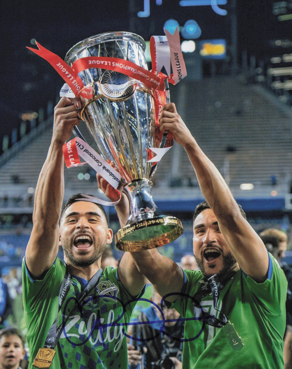 Cristian Roldan Autographed 8x10 Photo Seattle Sounders SKU #244458