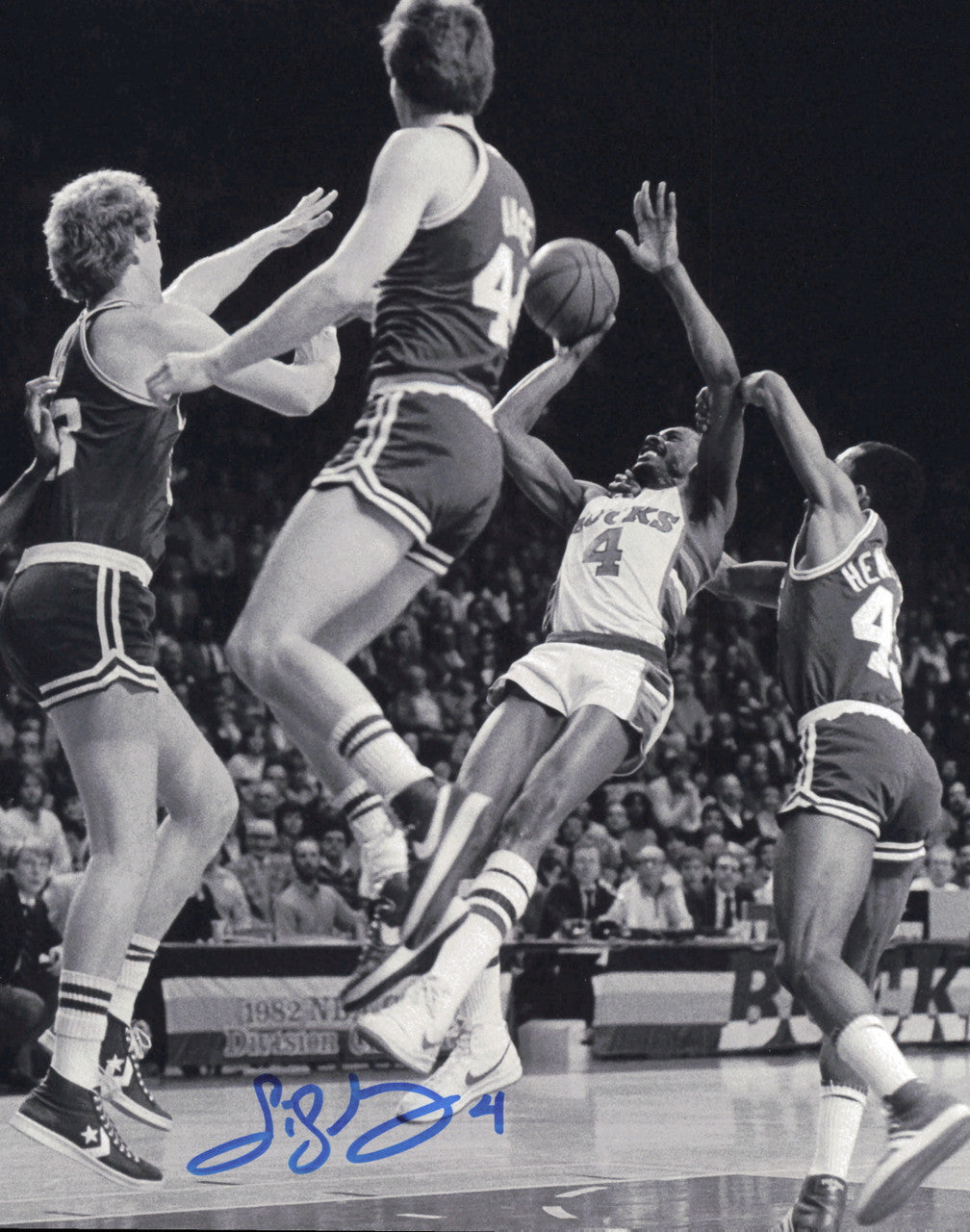Sidney Moncrief Autographed 8x10 Photo Milwaukee Bucks SKU #245636