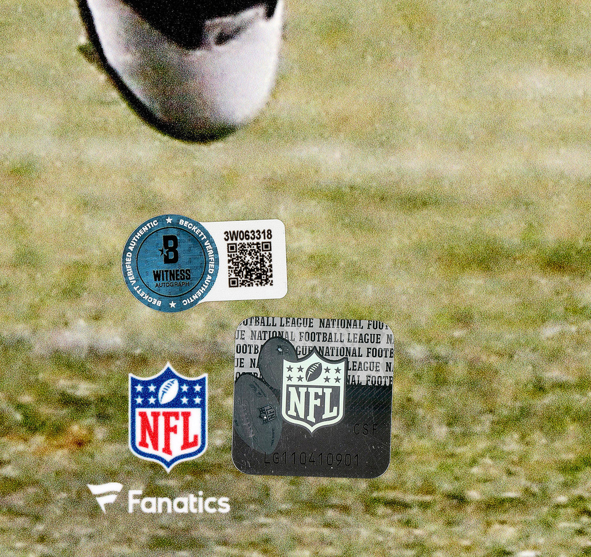 Michael Vick Autographed 16x20 Photo Philadelphia Eagles Beckett BAS Witness Stock #243624