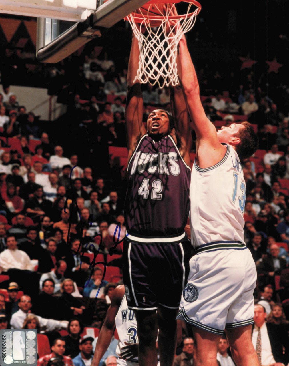Vin Baker Autographed 8x10 Photo Milwaukee Bucks SKU #246016