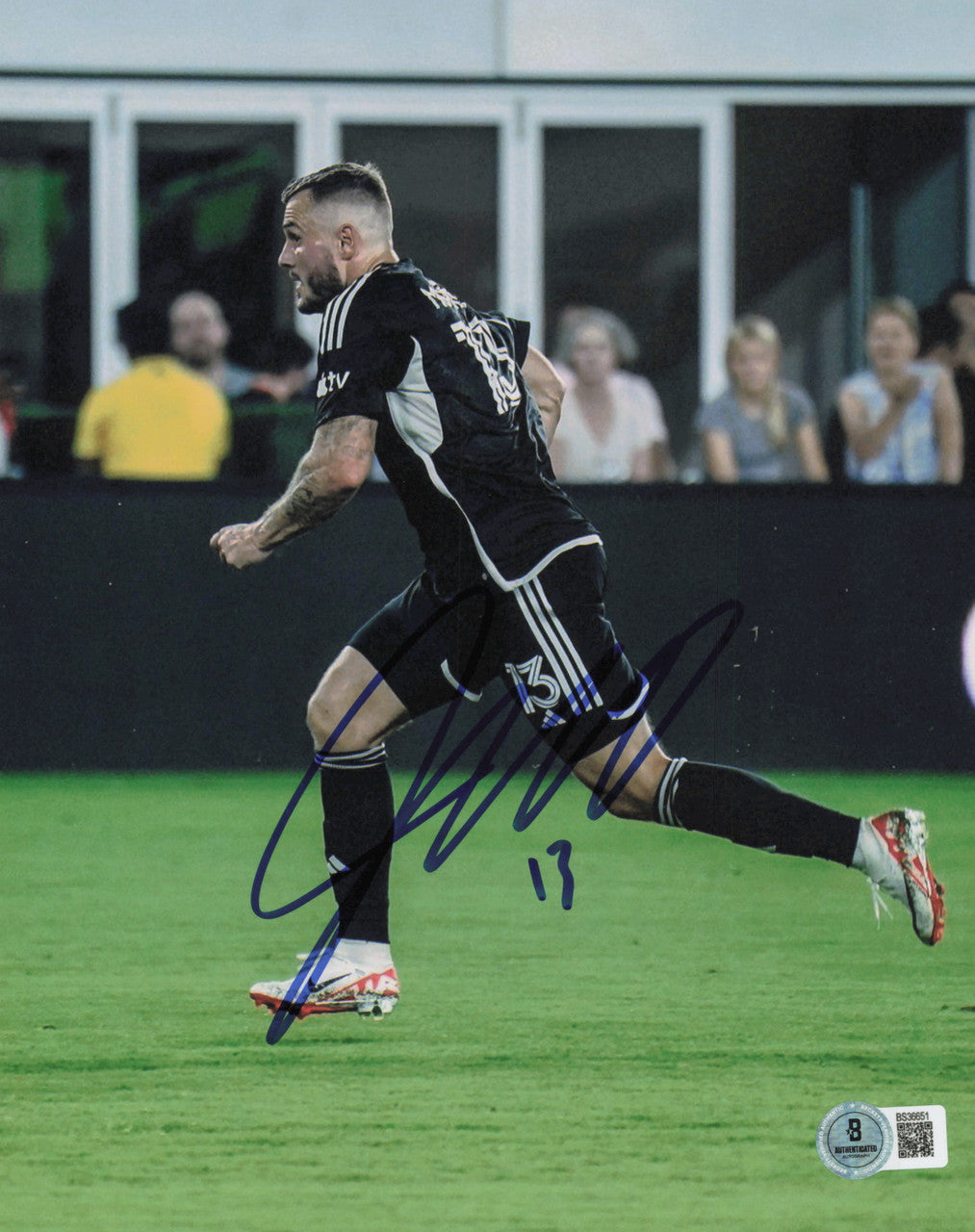 Jordan Morris Autographed 8x10 Photo Seattle Sounders Beckett BAS QR #BS36651