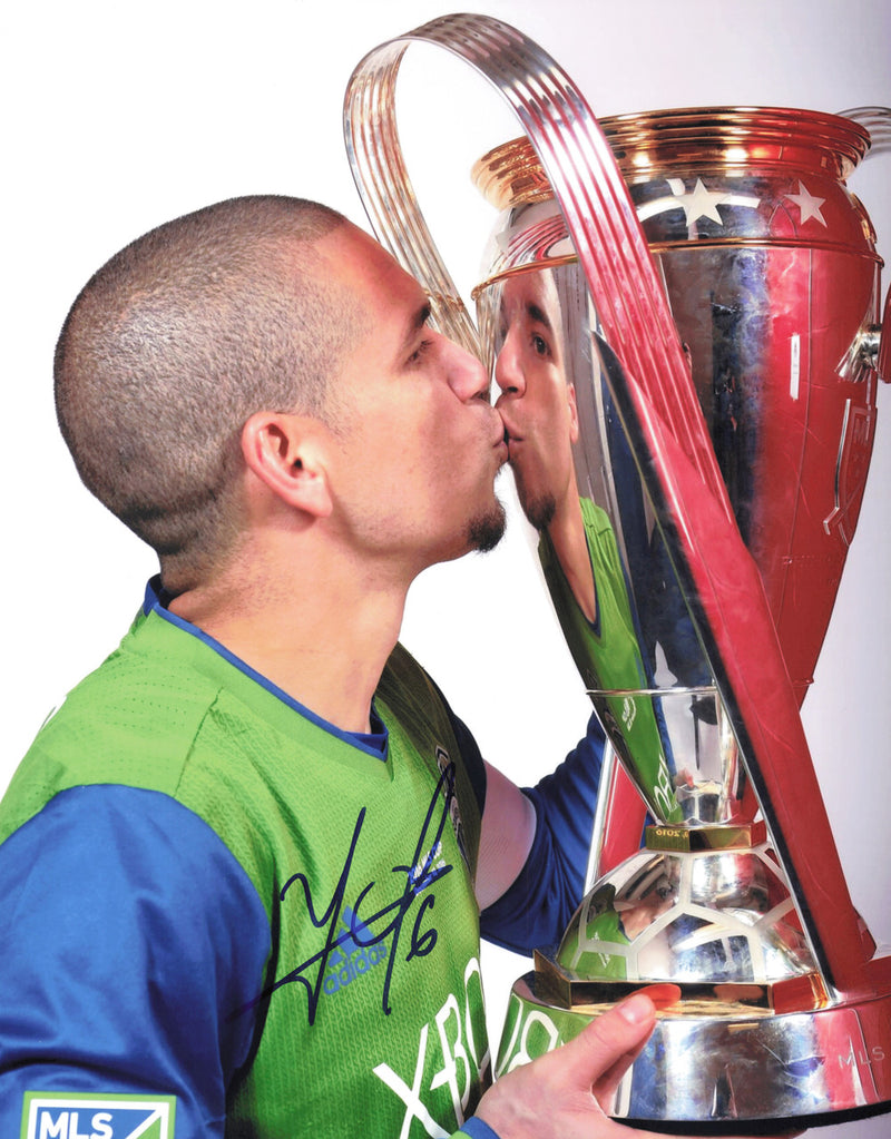 Osvaldo Alonso Autographed 11x14 Photo Seattle Sounders SKU #244001