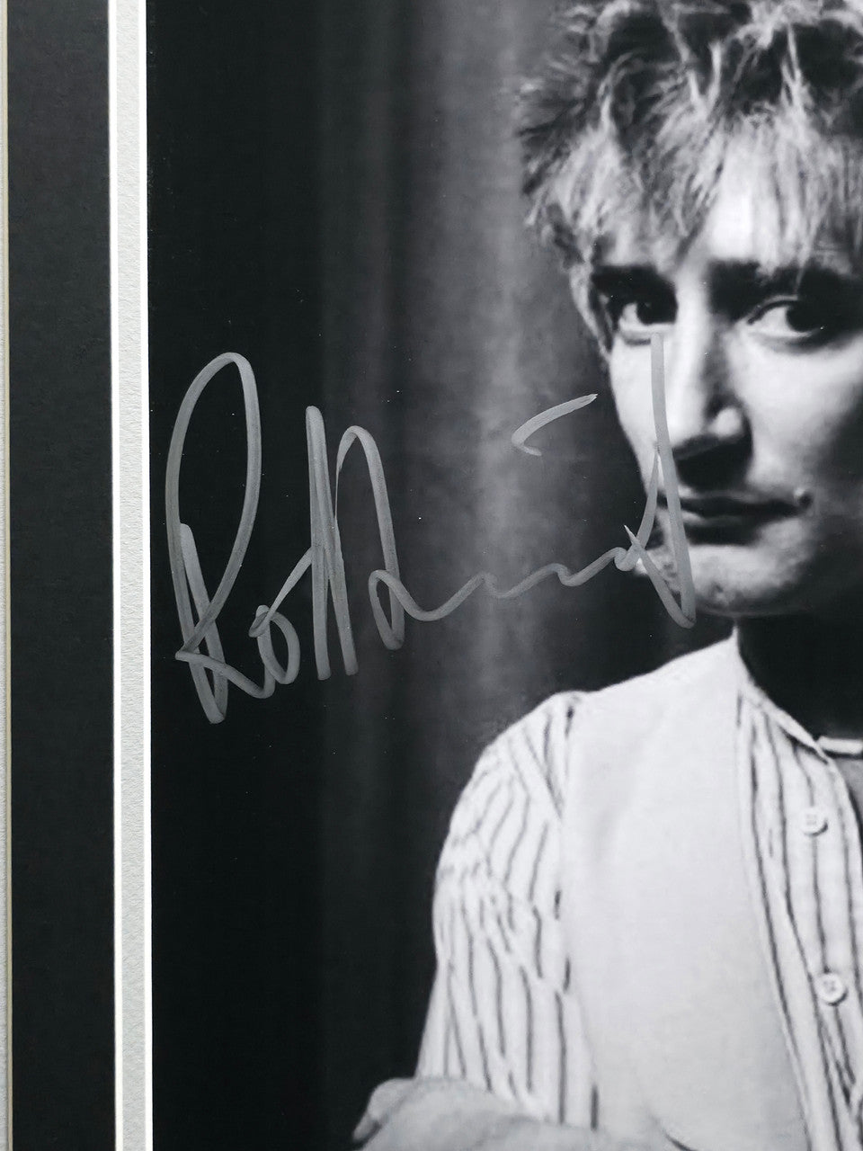 Rod Stewart Autographed Framed 11x14 Photo Beckett BAS #AE31835