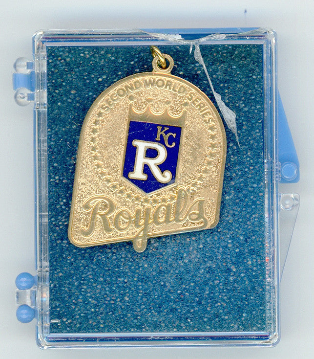 1985 Kansas City Royals Balfour World Series Press Pin Charm New in Box (Case Cracked) SKU #207870