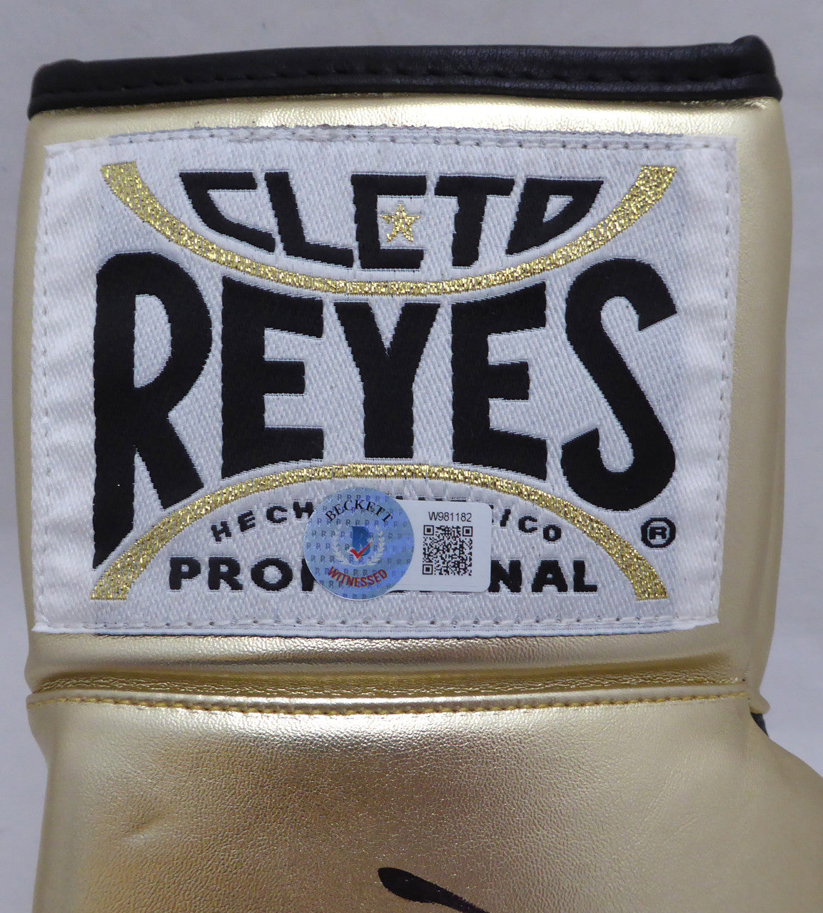 Michael B. Jordan Autographed Gold Reyes Boxing Glove Creed Beckett BAS QR #W981182