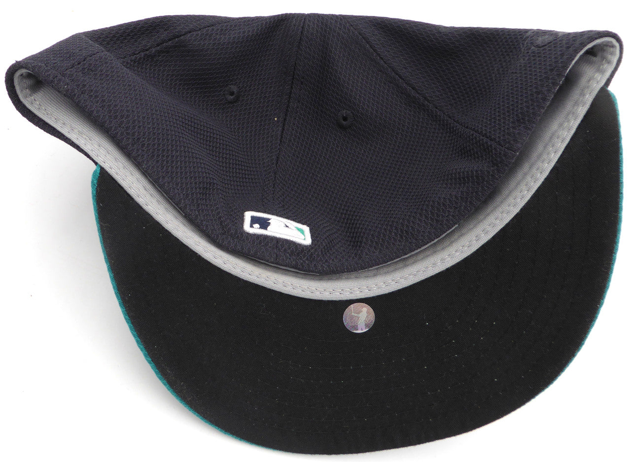 Ichiro Suzuki Autographed 2016 Spring Training Hat Seattle Mariners IS Holo SKU #225876