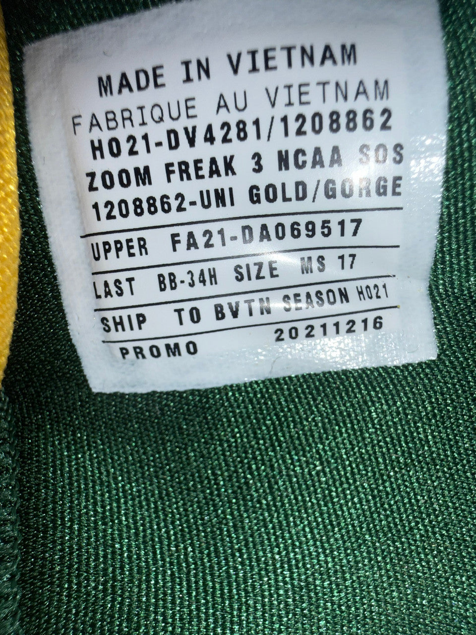 Giannis Antetokounmpo Autographed 2021 Player Exclusive (PE) Promo Baylor White Nike Zoom Freak 3 NCAA Shoes Size 16 (No Box) Beckett BAS Witness #3W396929 & #3W396930