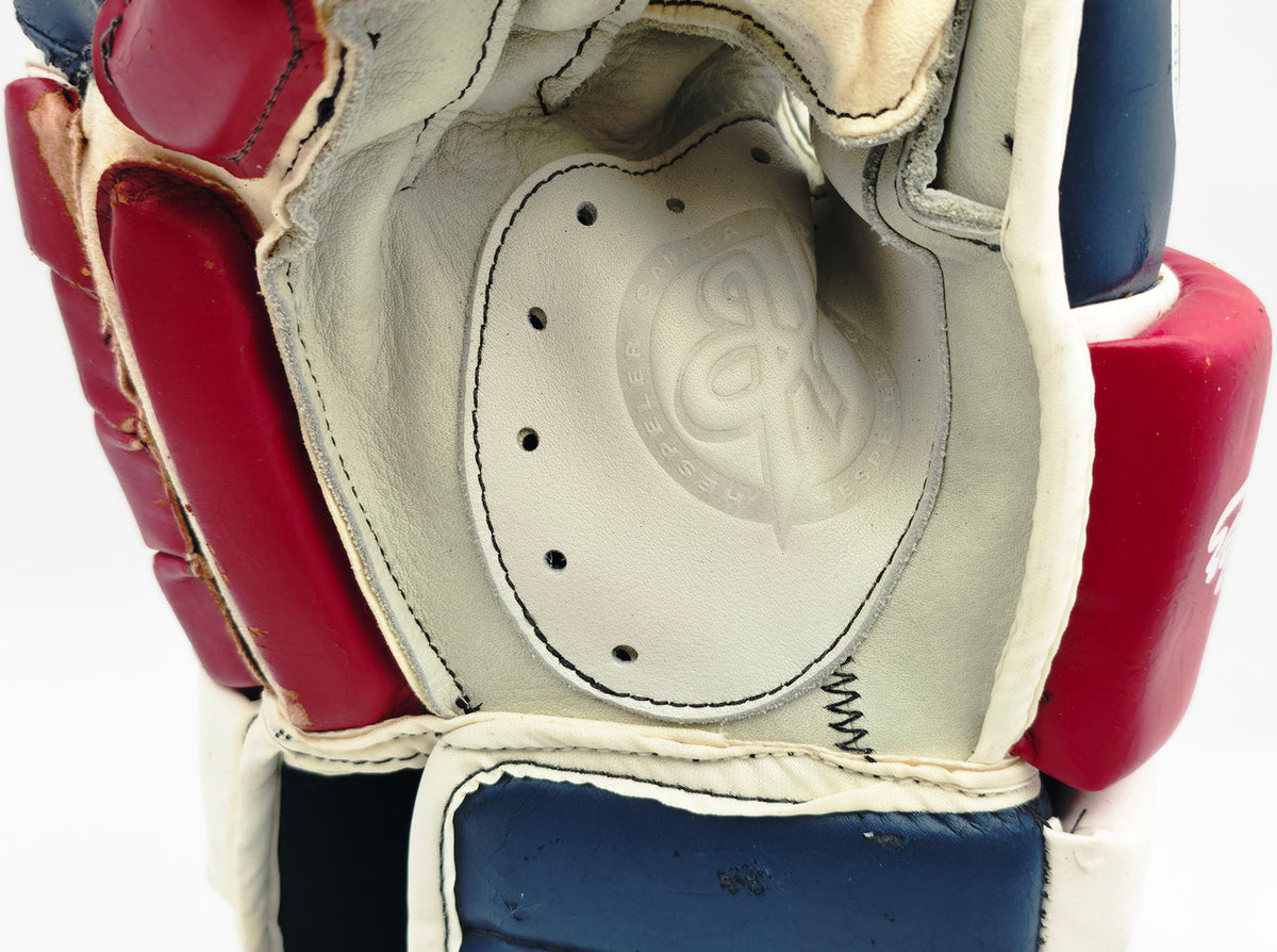 Wayne Gretzky Autographed Blue & Red Hespeler Hockey Glove New York Rangers "1999" Beckett BAS #AE49023