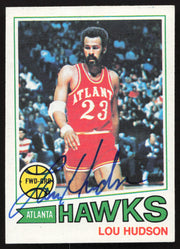 Lou Hudson Autographed 1977-78 Topps Card #85 Atlanta Hawks SKU #260120