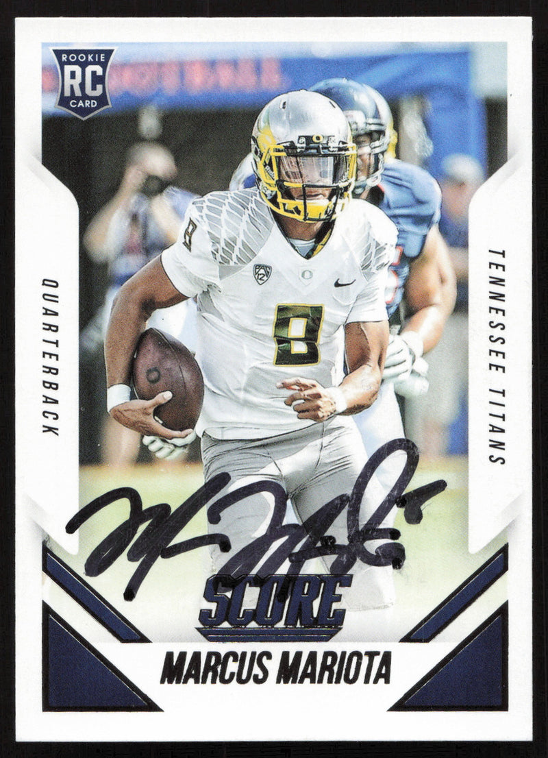Marcus Mariota Autographed 2015 Score Rookie Card #368 Tennessee Titans SKU #265366