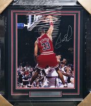 Scottie Pippen Autographed Framed 16x20 Photo Chicago Bulls Beckett BAS QR #BQ62105