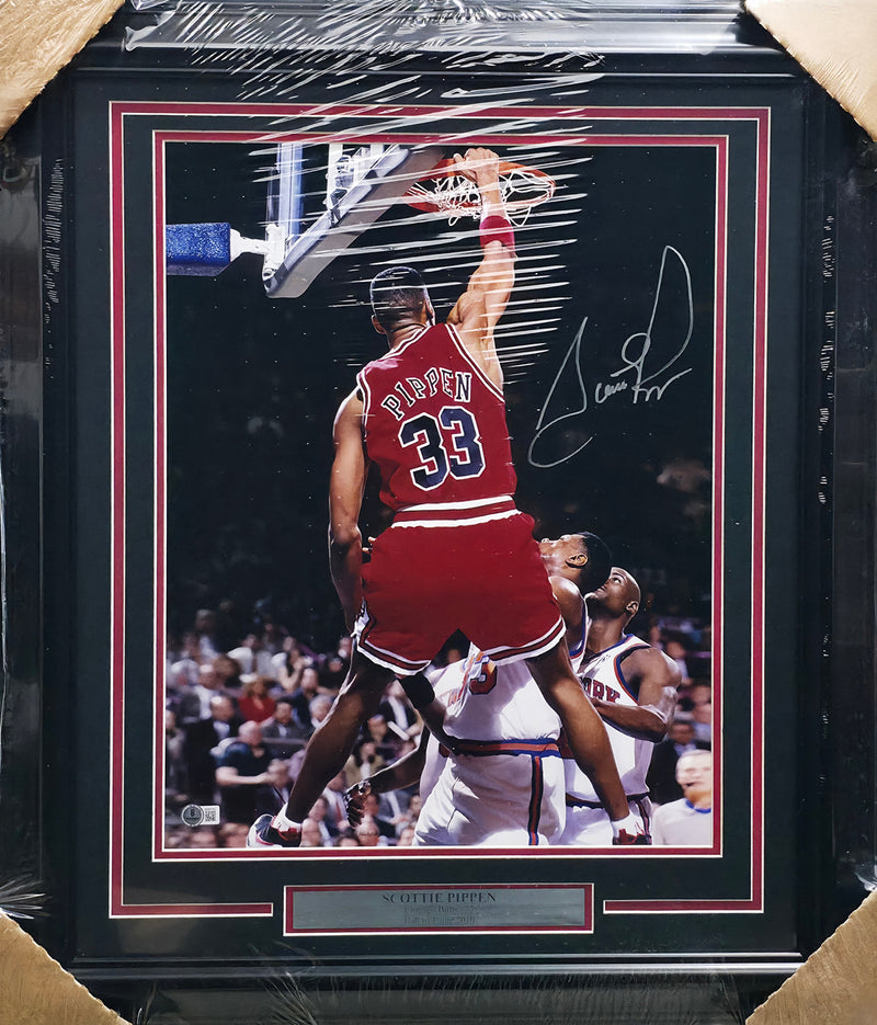 Scottie Pippen Autographed Framed 16x20 Photo Chicago Bulls Beckett BAS QR #BQ62105